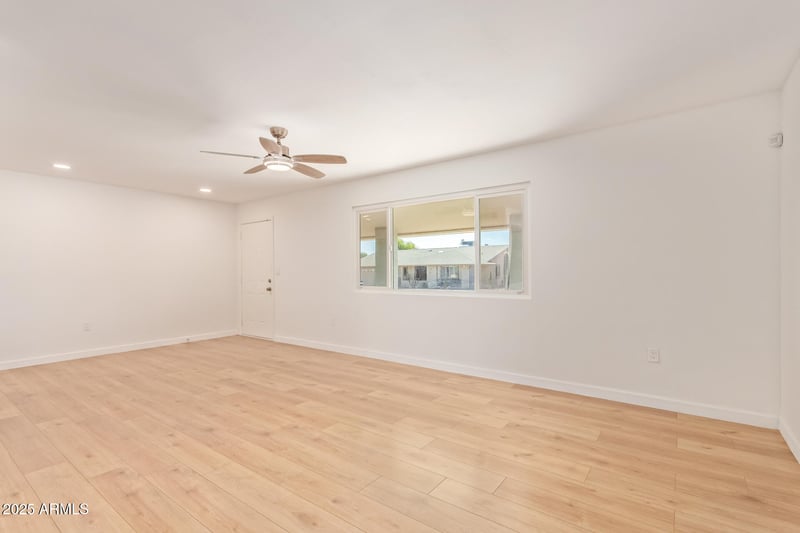 10452 Meade Dr, Sun City, AZ 85351