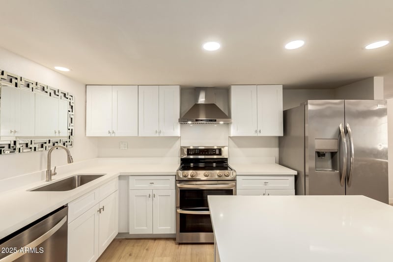 10452 Meade Dr, Sun City, AZ 85351