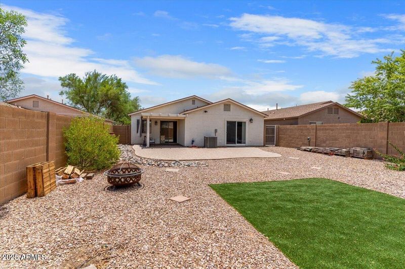 1046 E Silversmith Trl, San Tan Valley, AZ 85143