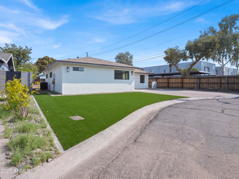 1046 Elm St, Phoenix, AZ 85014