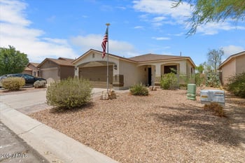 1046 Silversmith Trl, San Tan Valley, AZ 85143