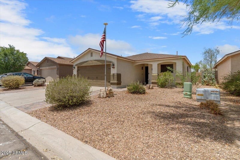 1046 Silversmith Trl, San Tan Valley, AZ 85143