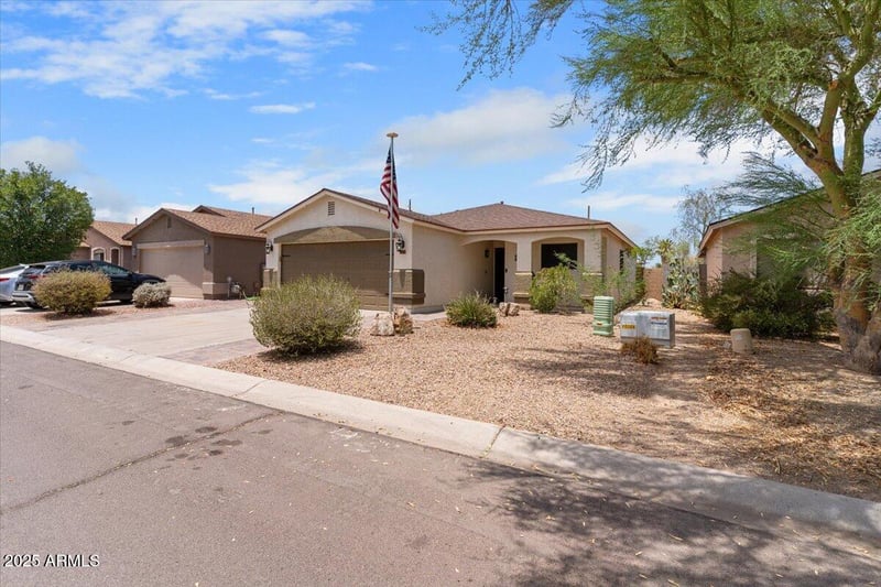 1046 Silversmith Trl, San Tan Valley, AZ 85143
