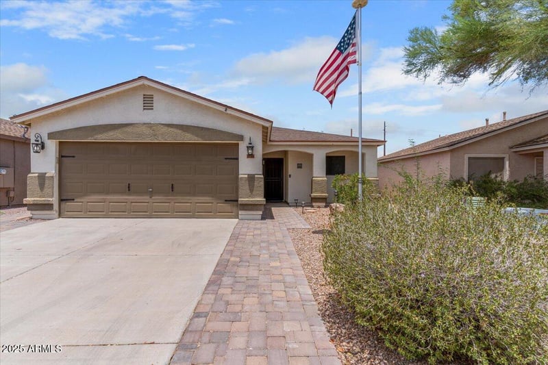 1046 Silversmith Trl, San Tan Valley, AZ 85143