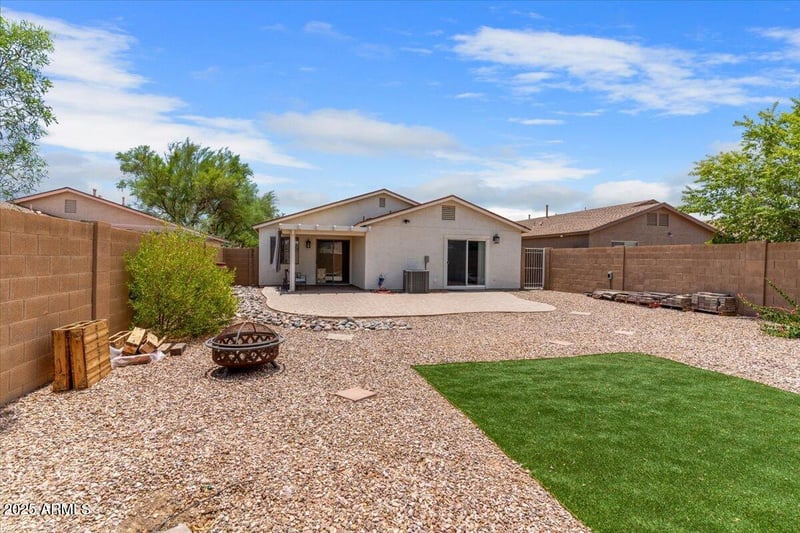 1046 Silversmith Trl, San Tan Valley, AZ 85143