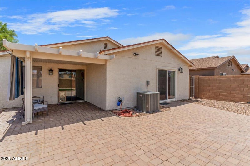 1046 Silversmith Trl, San Tan Valley, AZ 85143