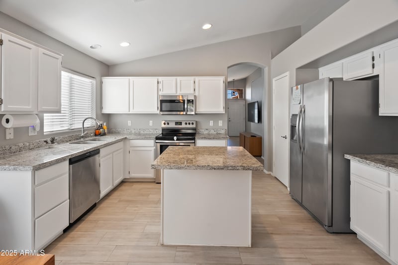 1046 Tremaine Ave, Gilbert, AZ 85233