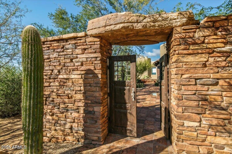 10460 Palo Brea Dr, Scottsdale, AZ 85262