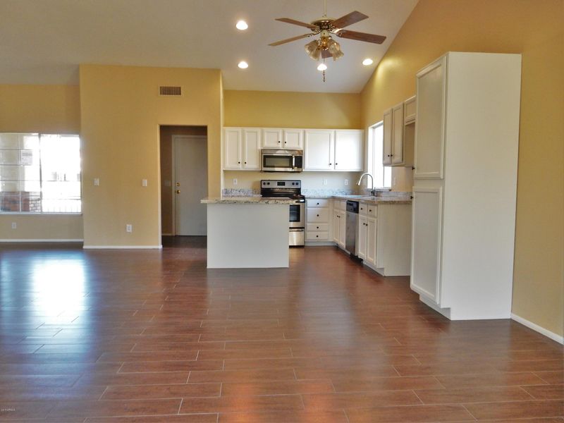 1049 W Cooley Dr, Gilbert, AZ 85233