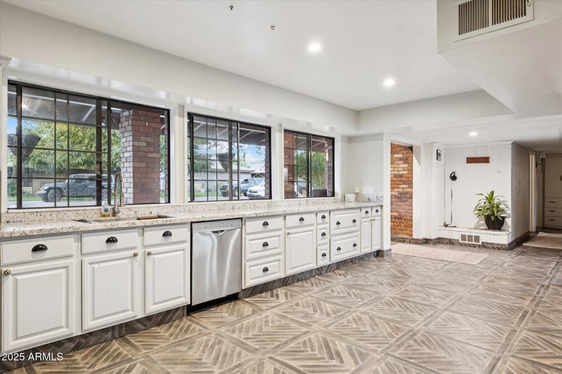 105 Claremont St, Phoenix, AZ 85012