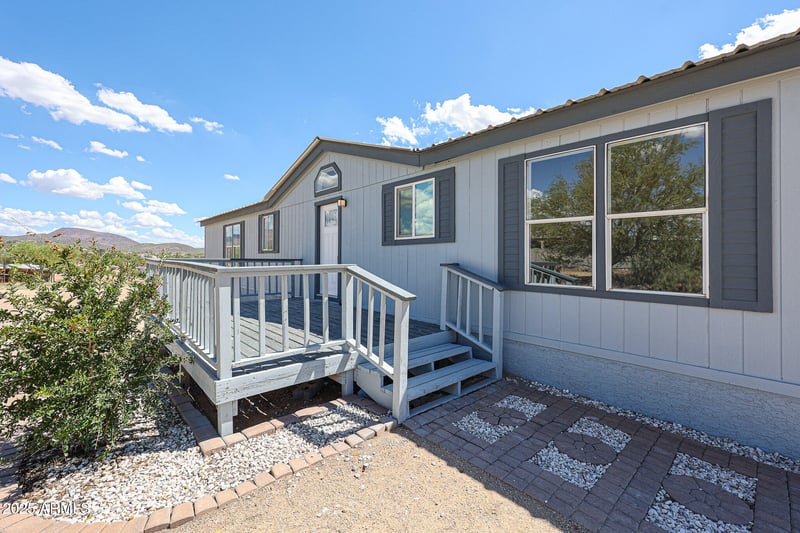 105 Sabrosa Dr, New River, AZ 85087