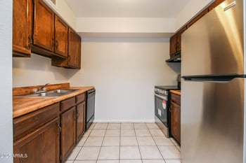 1050 University Dr #201, Mesa, AZ 85201