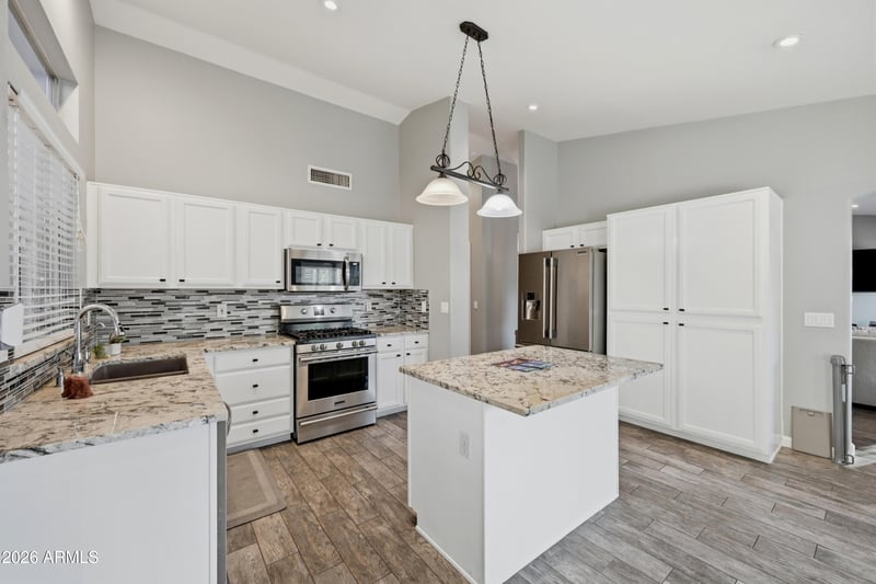1050 Cooley Dr, Gilbert, AZ 85233