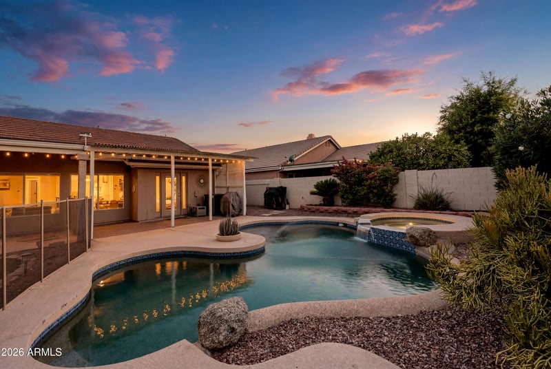 1050 Cooley Dr, Gilbert, AZ 85233