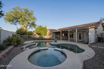 1050 Cooley Dr, Gilbert, AZ 85233