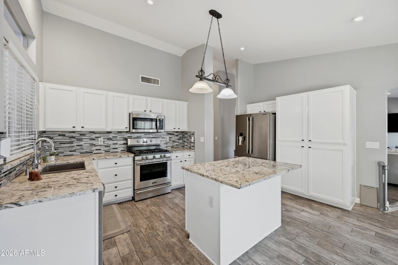 1050 Cooley Dr, Gilbert, AZ 85233