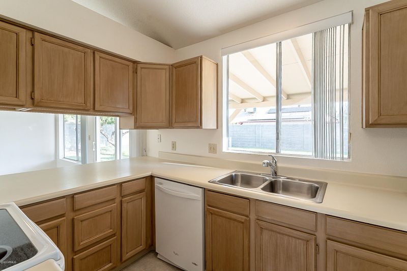 1051 E Sequoia Dr, Phoenix, AZ 85024