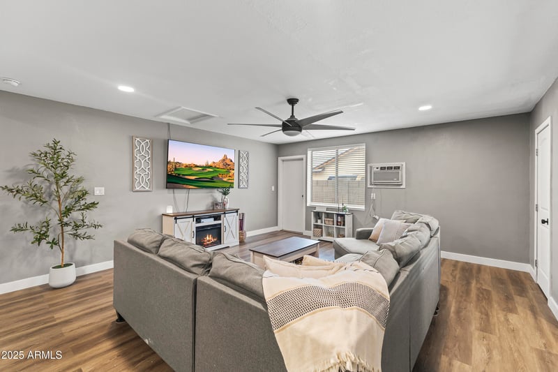10512 Butler Dr, Peoria, AZ 85345