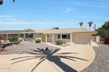 10516 Snead Dr, Sun City, AZ 85351