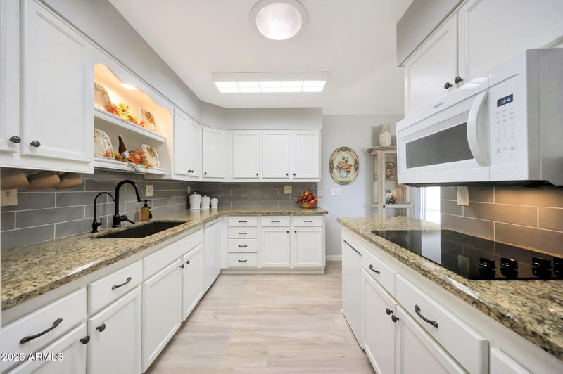 10516 Snead Dr, Sun City, AZ 85351