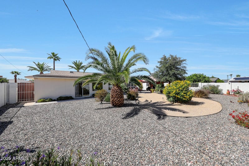 10516 Snead Dr, Sun City, AZ 85351