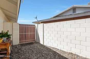 10516 Snead Dr, Sun City, AZ 85351