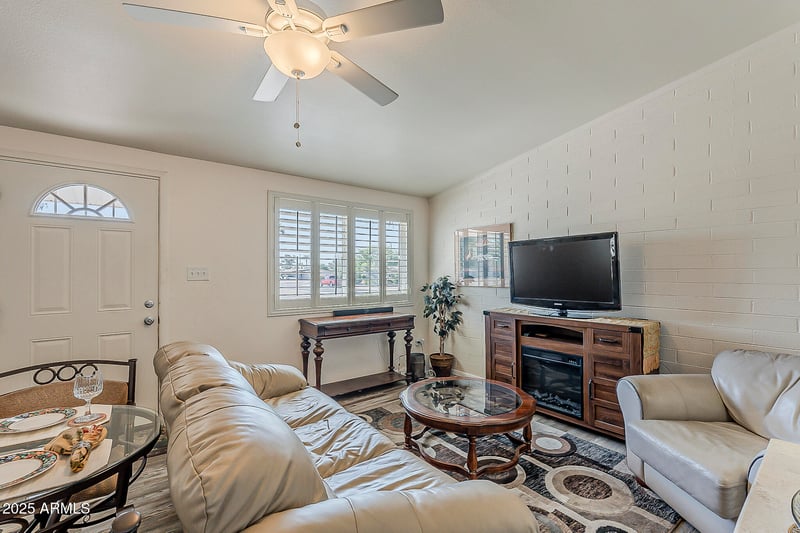 10518 Oakmont Dr, Sun City, AZ 85351