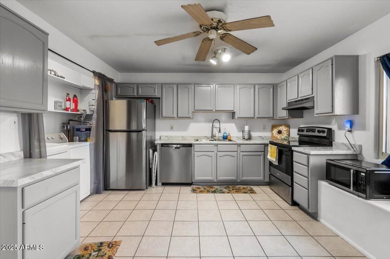 10519 Heatherbrae Dr, Phoenix, AZ 85037