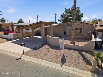 10519 Heatherbrae Dr, Phoenix, AZ 85037