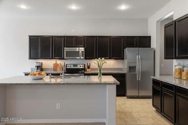 10519 Raymond St, Tolleson, AZ 85353