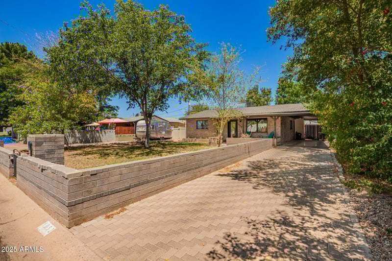 1052 Clarendon Ave, Phoenix, AZ 85014