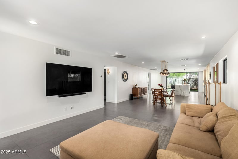 1052 Clarendon Ave, Phoenix, AZ 85014