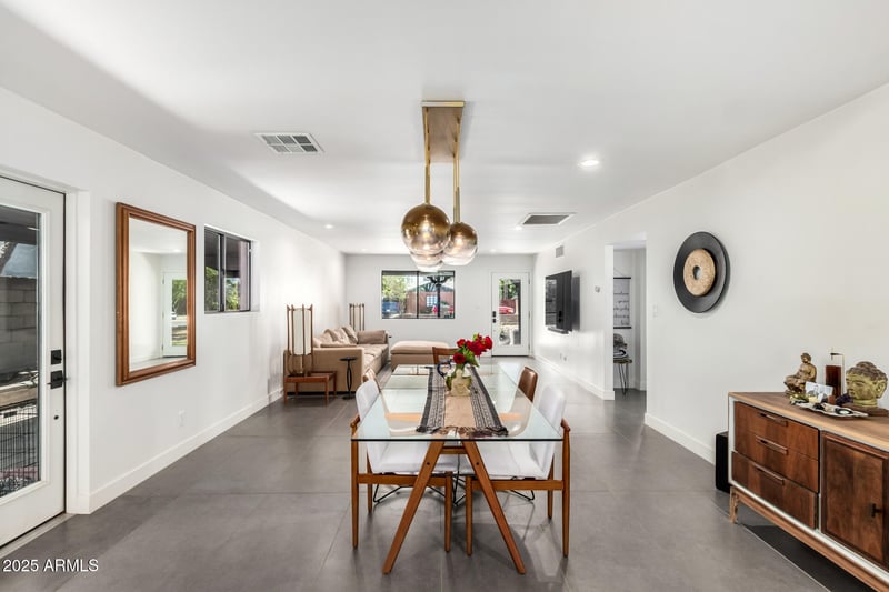 1052 Clarendon Ave, Phoenix, AZ 85014