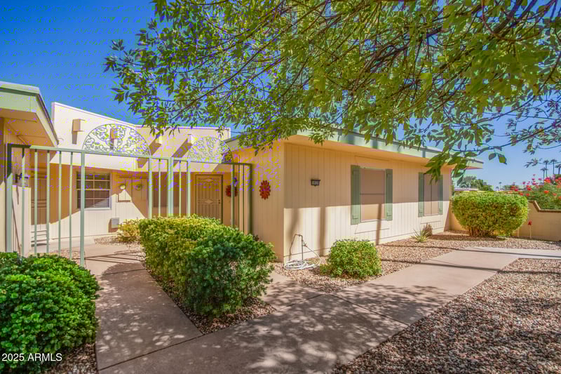 10520 Ocotillo Dr, Sun City, AZ 85373