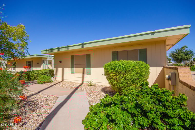 10520 Ocotillo Dr, Sun City, AZ 85373