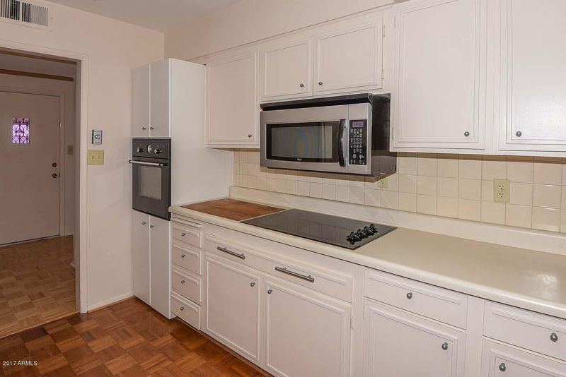10520 W Desert Hills Ct, Sun City, AZ 85351