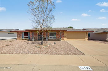 10521 W Kingswood Cir, Sun City, AZ 85351