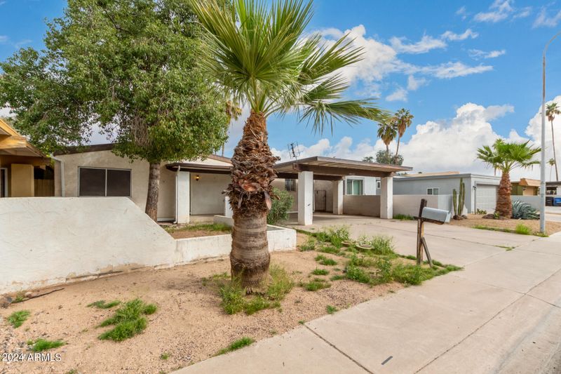 10522 W Heatherbrae Dr, Phoenix, AZ 85037