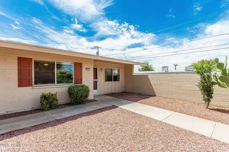 10523 Coggins Dr, Sun City, AZ 85351