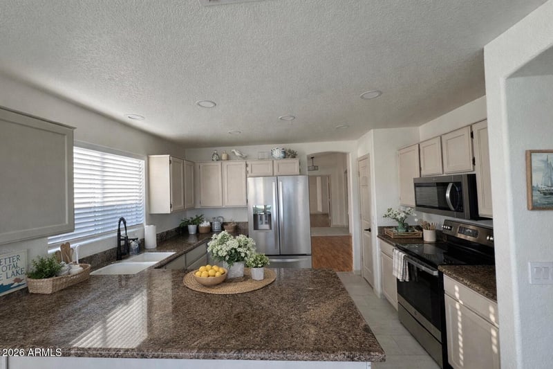 10525 W Runion Dr, Peoria, AZ 85382