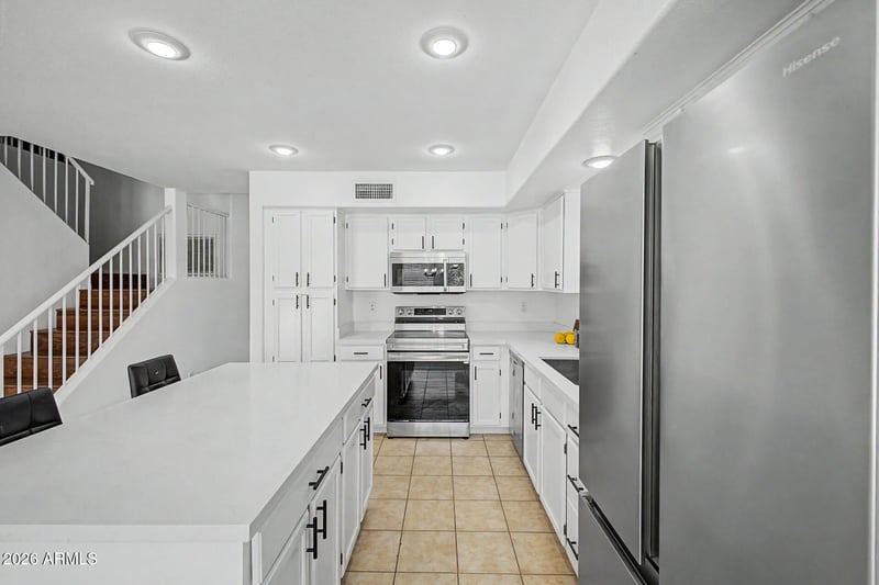 1053 Myrna Ln, Tempe, AZ 85284