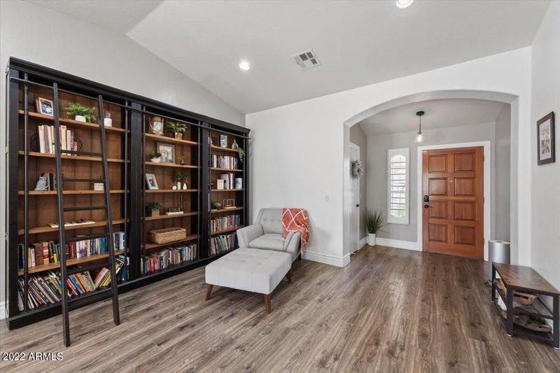 1054 E Vaughn Ave, Gilbert, AZ 85234