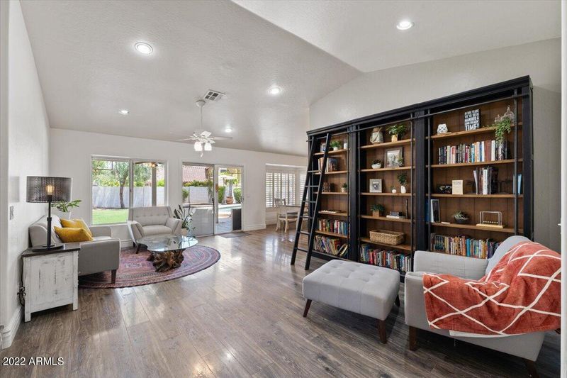 1054 E Vaughn Ave, Gilbert, AZ 85234