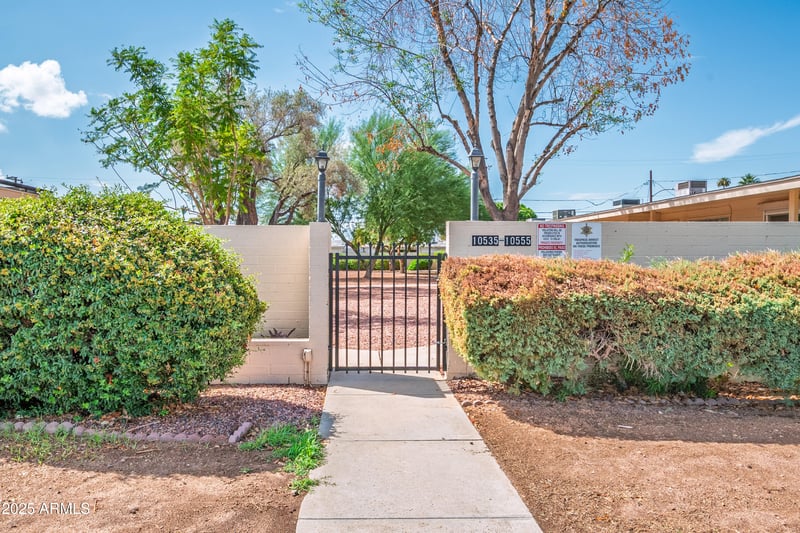 10541 Coggins Dr, Sun City, AZ 85351