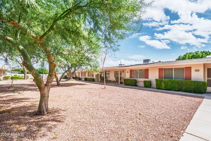 10541 Coggins Dr, Sun City, AZ 85351