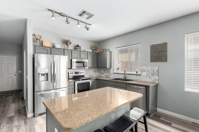 10543 Flossmoor Ave, Mesa, AZ 85208