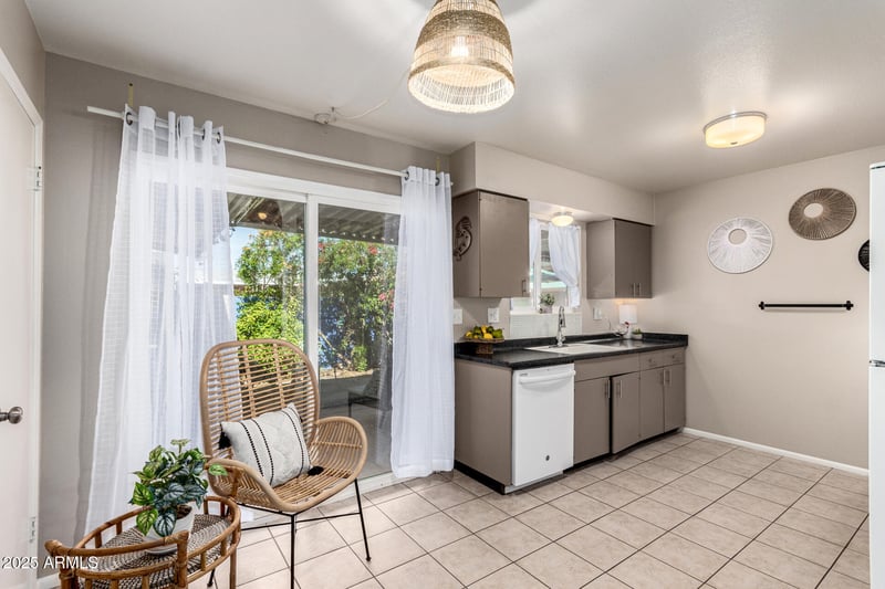 10547 Coggins Dr, Sun City, AZ 85351