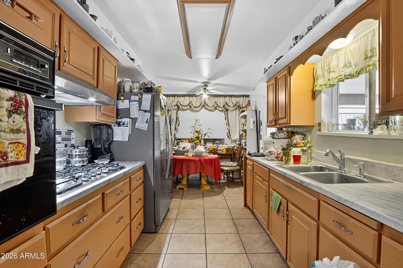 10548 Caron Dr, Sun City, AZ 85351