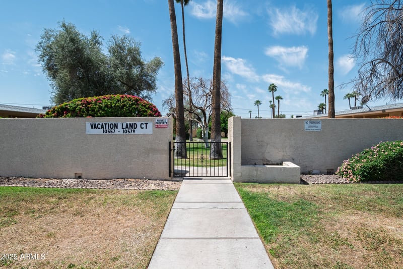 10559 Coggins Dr, Sun City, AZ 85351