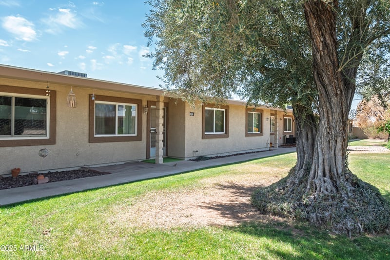 10559 Coggins Dr, Sun City, AZ 85351